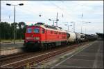 DB 232 673-4 mit gem. G�terzug Richtung Gr�nauer Kreuz und  einen Gru� an den Tf! (ex 132 673-5, Doppeltraktionsf�hig; Berlin Sch�nefeld, 01.08.2009 - Update: 03/2013 in Halle G abgestellt)