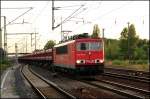 DB Schenker 155 103-5 mit Fans-Wagen Richtung Gr�nauer Kreuz (Berlin Sch�nefeld, 15.08.2009)