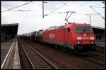 Railion 185 212-8 mit Kesselwagenzug (Berlin Sch�nefeld Flughafen, 06.03.2010 - Update: 08/2012 abgestellt; 08/2012 in Mannheim zI; 09/2012 wiD)