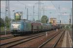 Nach langer Zeit konnte wieder DB Schenker 185 152-6  k+s Chancen erfahren  gesichtet werden, hier mit einem Autotransport (gesehen Berlin Sch�nefeld Flughafen 10.07.2011)