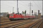 DB Regio 143 360 mit der RB14 Senftenberg am 03.04.2013 zum Kopfmachen in Berlin Sch�nefeld Flughafen