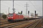 DB Schenker 185 070 mit Druckkesselwagen am 03.04.2013 in Berlin Sch�nefeld Flughafen