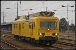 DB Netz 708 326 ist ein Oberleitungs-Revisionstriebwagen und fuhr am 03.04.2013 durch Berlin Sch�nefeld Flughafen