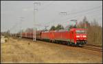 DB Schenker 152 051 fuhr mit einer Schwesterlok und einem Erz-Zug am 09.04.2013 durch die Berliner Wuhlheide