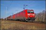 DB Schenker 185 160 und 185 015 mit Falns-Wagen am 08.03.2014 durch die Berliner Wuhlheide