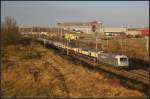 PCW 8 / 127 001 f�hrt mit dem DPE 25045 am 08.03.2014 am KV Terminal in Grossbeeren vorbei.