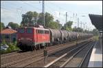 Zwischenzeitlich z-gestellt war DB Schenker 140 013-4. Am 19.07.2011 kommt sie mit Kesselwagen am S-Bahnhof Berlin-Karow vorbei
<br><br>
Update: 12.12.2011 in Rostock-Seehafen z; 06/2012 Mukran zA; ++ 29.03.2016
