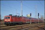 DB Regio 143 641-9 mit dem RE7 nach W�nsdorf-Waldstadt am 26.02.2012 in Berlin Sch�nefeld-Flughafen.