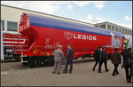 InnoTrans 2016 in Berlin: Die Firma Legios Loco a.s. aus Prag präsentierte den 4-achsigen Schüttgutwagen vom Typ Tagnpps mit einem Ladevolumen von 101 m3. Er ist für den Transport von Getriede und ähnlichen Gütern vorgesehen, die vor klimatischen Einflüssen geschützt werden müssen. Der Wagen entspricht den Bestimmungen TSI WAG, AVV und UIC. Ein paar technische Details: LüP 15 800 mm, Ladegewicht 69,4 t, Gesamtgewicht 90 t, max. Geschwindigkeit 100 km/h, Länge der Ladungsöffnung 13 800 mm, Schwerkraftentladung.