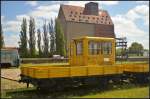 DR Kl 3695 in Magdeburg Neustadt, 10.05.2015    Whrend des Familienfes der Eisenbahnfreunde Magdeburg stand dieser Bahndienstwagen auf einem Seitengleis am Hafengelnde.