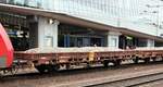 Flachwagen DB 3468 307-6 Kls mit Schotter beladen in Kassel-Wilhelmsh�he am 13.06.2014.