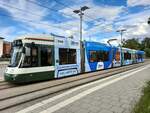 Stra�enbahn / Stadtverkehr Augsburg Cityflex CF 8 Nr.886 von Bombardier Baujahr 2010 mit Werbung f�r n-net in der Haltestelle Augsburg P&R West am 28.05.2022.