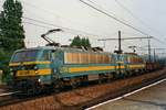 NMBS 2734 durchfahrt mit ein Guterzug am 16 Mai 2002 Antwerpen-Dam.