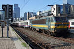 Am 20 September 2019 treft NMBS 2728 mit ein Schnellzug in Brussel Noord ein.