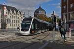 Die Tram kommt aus der Rue Bex, von der Haltestelle Pont Maghin her, wird gleiche die Haltestelle Place Saint Lambert erreichen, von hier verluft die Trasse wieder Zweigleisig.