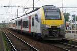 Als S-33 nach Antwerpen Centraal verlasst NMBS 08 131 Lier am 21 Mai 2026.