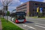 Wagen 561 der KVB nhert sich auf der Linie 150 der Endstation Corintostrae in Kln-Kalk.