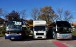 NEOPLAN Cityliner,MAN/Concorde Reisemobil und ein SETRA S411HD am Busparkplatz bei der Schiffanlegestelle von Krems an der Donau am 17.10.2012