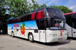 Neoplan Cityliner aus der UK am 26.5.2013 in Krems an der Donau.