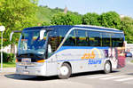 Setra 411 HD von SAB Tours aus �sterreich in Krems gesehen.