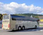 VAN HOOL TX16 ACRON von ENGELER Reisen / BRD im September 2013 in Krems gesehen.