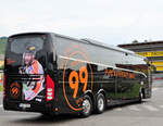 Volvo 9900 von Schwarz Reisen aus �sterreich in Krems gesehen.Mannschaftsbus der 99ers Icehockey Graz.