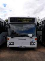 Ein Mercedes-Benz O 405 GN2 von Busverkehr Zipper GmbH, abgestellt auf einem Parkplatz in Hettenleidelheim am 03.10.2012.