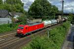 185 229 fhrt am 28.07.23 mit einigen Kesselwagen aus dem Rangierbahnhof Oberhausen-Osterfeld aus.