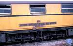 Mittelteil mit Wohnwagen des Schleifzug Speno International SA Geneve URR 28 E/S in Geislingen Steige am 06.02.1982.
