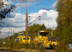   Gleisbaustelle in Kreuztal am 09.10.2015, die Weichenstopfmaschine eine Plasser + Theurer 09-475 4S, Schweres Nebenfahrzeug Nr.