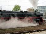 03 1010 Ausfahrt aus der Bahnhofshalle in Dresden Hbf beim 7.Dampfloktreffen am 15.04.2016.