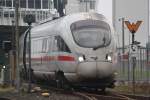 605 005-7 als ICE 38 von Koebenhavn nach Berlin Ostbahnhof kommt gerade langsam von der Fhre gefahren.03.10.2011