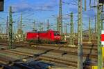 Die von DB Cargo an die MEG vermietete 145 061 f�hrt am 07.03.22 in den Leipziger Hauptbahnhof ein.