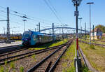 Zweigekuppelte zweiteilige erixx Stadler FLIRT� Akku 826 006 / 526 006 und 526 017 / 826 017 verlassen am 21 April 2026, als RE 83 Kiel – L�beck – B�chen – L�neburg, den Hauptbahnhof