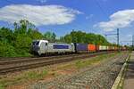 Metrans setzt im Hafen-Hinterlandverkehr mit KLV-Z�gen verschiedene Mehrsystemlokomotiven von Bombardier und Siemens ein.
