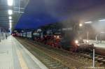 52 8177-9 Dampflokfreunde Berlin mit einem Dampfsonderzug  Volldampf zum Weihnachtsmarkt nach Potsdam  wartet im Potsdamer Hbf auf die Rckfahrt nach Berlin-Lichtenberg. 27.11.2011