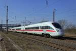 Am 10.03.25 kamen zahlreiche Fernz�ge durch Saarmund, die regul�r vermutlich �ber die Anhalter Bahn verkehren w�rden. So zum Beispiel dieses Doppel aus 411 075 und 411 092, einem der zeitweise im Besitz der �BB befindlichen ICE T.