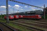 Auf den Abstellgleisen am Bahnhof Wanne-Eickel waren am 10.05.24 vier Generationen an TRAXX vertreten, die auf neue Einstze warteten.