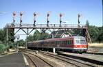 614 078-4 fährt unter der Formsignalbrücke aus Bad Harzburg aus am 31.07.1999.