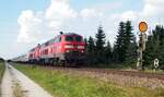 218 487-7 und eine weitere 218 mit IC 2013 Allgäu bei Bellenberg am 22.09.2020.