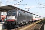 ES64 U2-070 mit IC2082 von Berchtesgaden Hbf nach Hamburg-Altona kurz nach der Ankunft im Bahnhof Mnchen Ost.(23.04.2011)