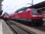 120er Treffen im Rostocker Hbf links steht 120 102-9 mit IC2409  Abfahrt 14:58 nach Kln Hbf und rechts 120 204-3 mit RE 4312 nach Hamburg Hbf.Abfahrt 15:07(23.01.2011)