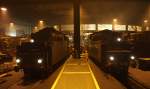 Dampflokatmosph�re pur im n�chtlichen Ringlokschuppen des Bw Dresden.