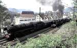 Zwei Züge mit 5 Lokomotiven und langen Sonderzügen fahren parallel aus Geislingen / Steige aus, mit: 01 1066 mit E 44 002 als Schublok und 01 118 und 01 1100 in Doppeltraktion mit E 94 279