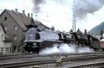 01 1102 und 01 519 fahren mit dem Sonderzug aus Geislingen/Steige aus am 07.07.1996.