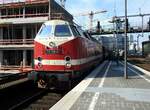 119 158-4 stellt für die Fahrt mit 03 2155-4 beim Bahnhof Berlin Zoologischer Garten den Sonderzug bereit am 14.05.2017.