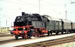 64 289 mit  Donnerbüchsen  Personenzug bei der Parade 150 Jahre Deutsche Eisenbahn in Nürnberg am 14.09.1985.