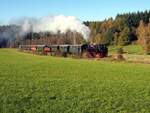 99 633 Tssd im Anstieg zur Wasserscheide beim Öchsle am 24.10.2021.