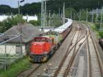 Aufnahme von der Fussg�ngerbr�cke aus auf die MAK G1206 1507 und dahinter 275 119-6,am 27.Juni 2013,in Bergen/R�gen.