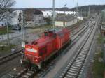 298 318-7 kam,am 18.April 2012,von Mukran unter Fussg�ngerbr�cke in Bergen/R�gen durch nach Stralsund.